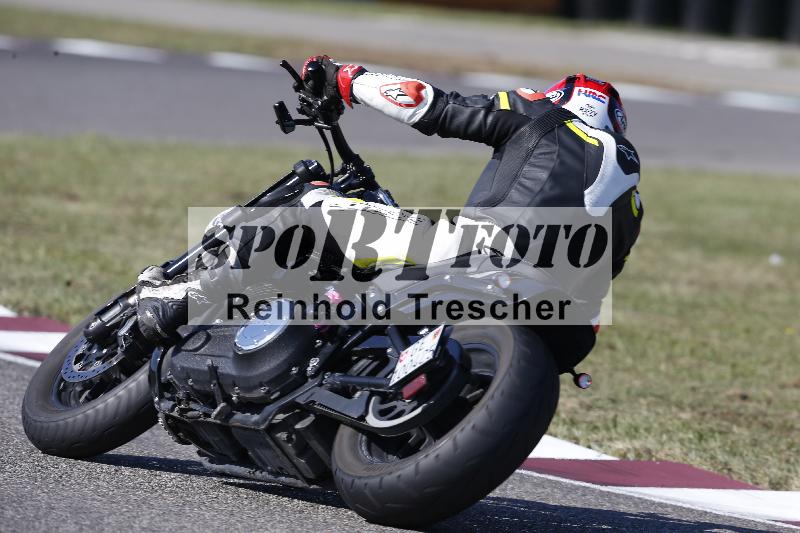 Archiv-2025/49 26.08.2025 Cornu Master School ADR/blau-bleu/0-1